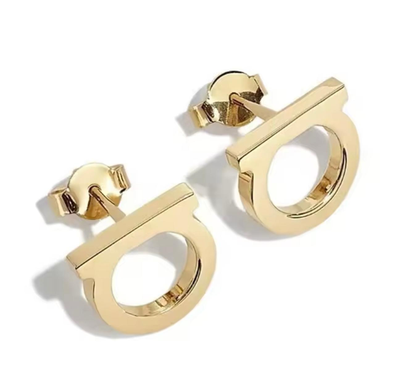 ARETES BIANCA DORADOS