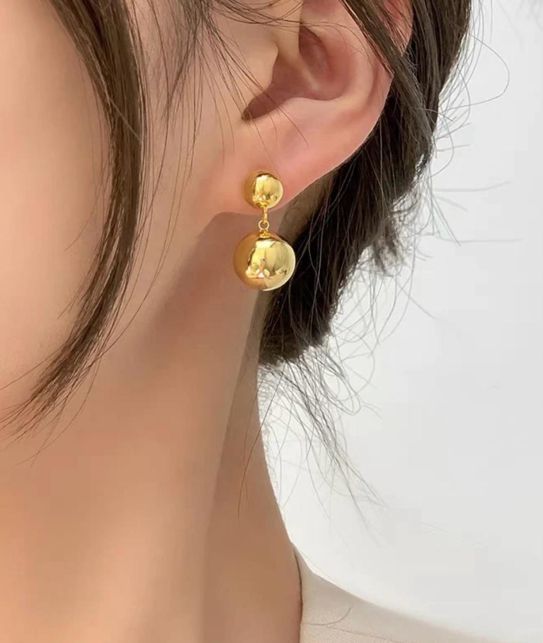 ARETES LU (dorados)